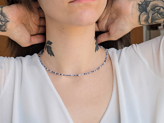 Blaue Perlenkette Tragefoto