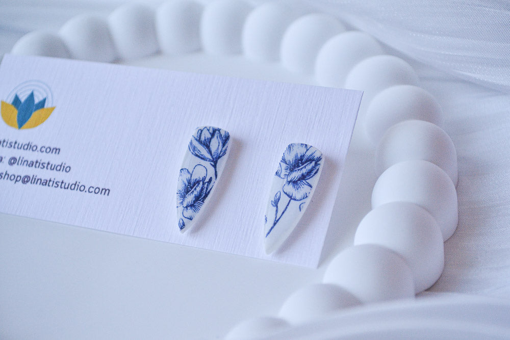 Elegante Ohrstecker mit Blumenmuster
