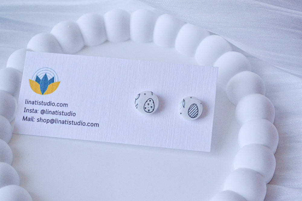 Niedliche kleine Ohrstecker aus Polymer Ton