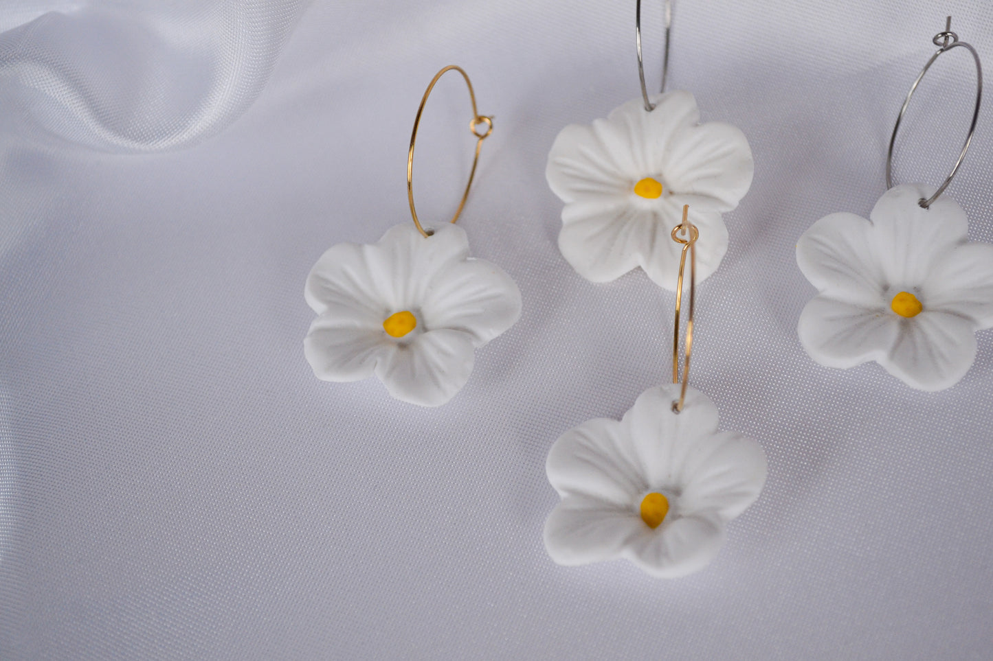 Hoop earrings with white flower pendants