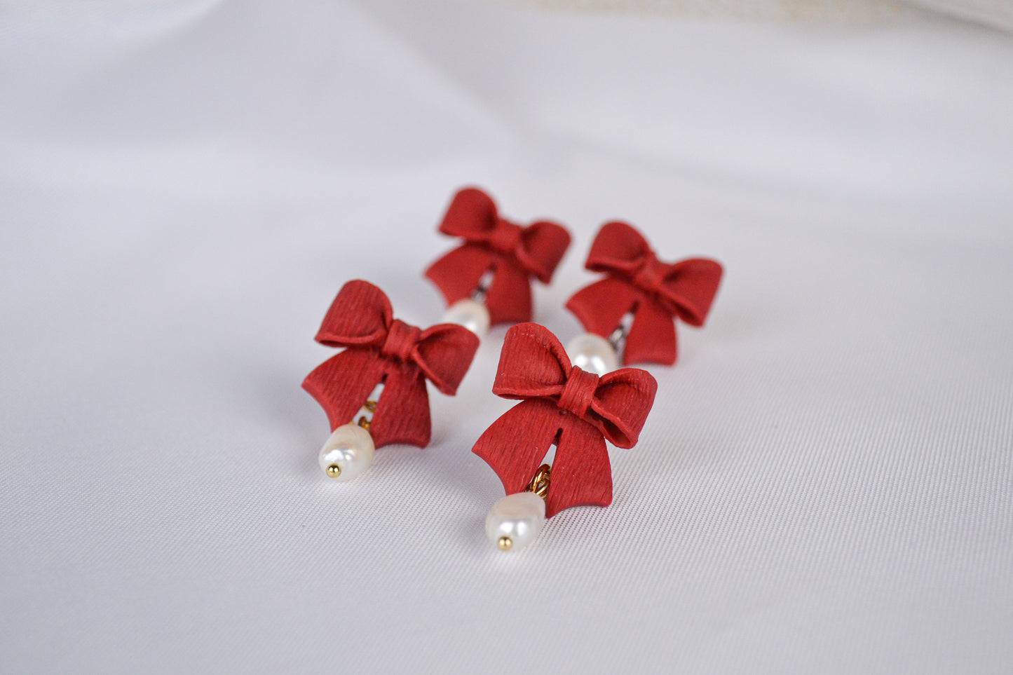 Coquette earrings in red