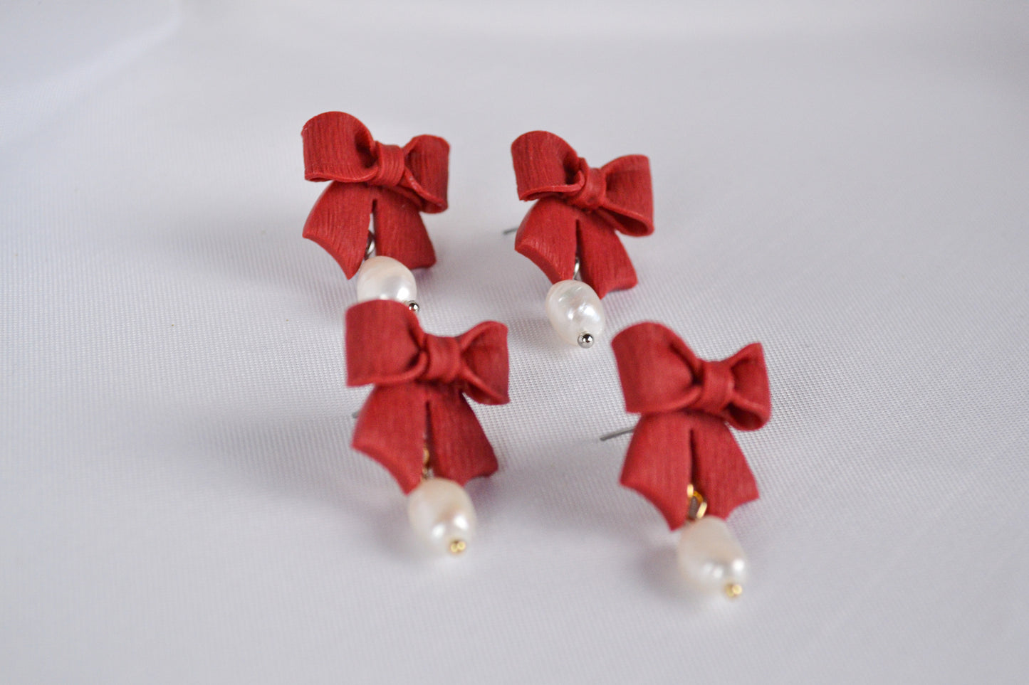 Coquette earrings in red