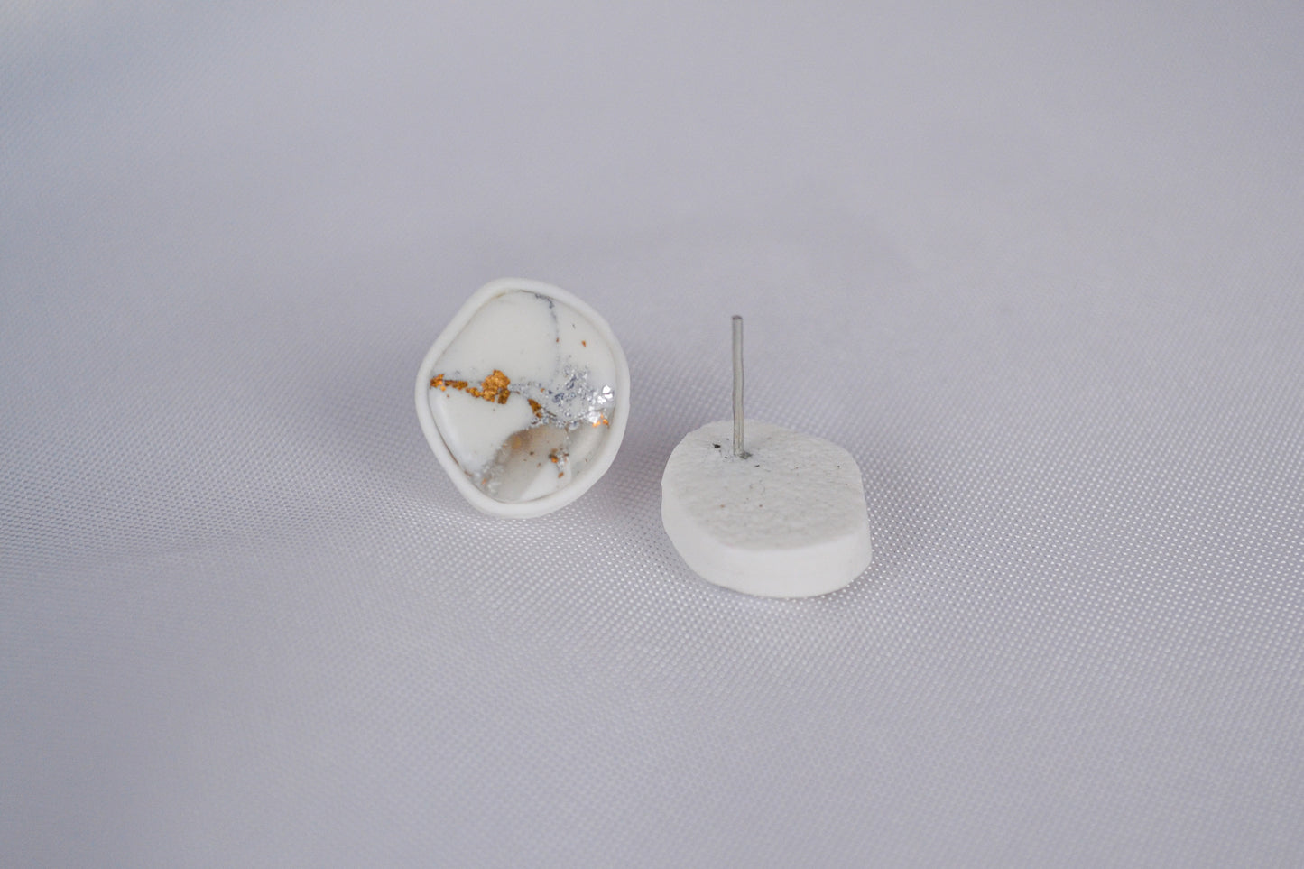 Ella stud earrings in white & metallic