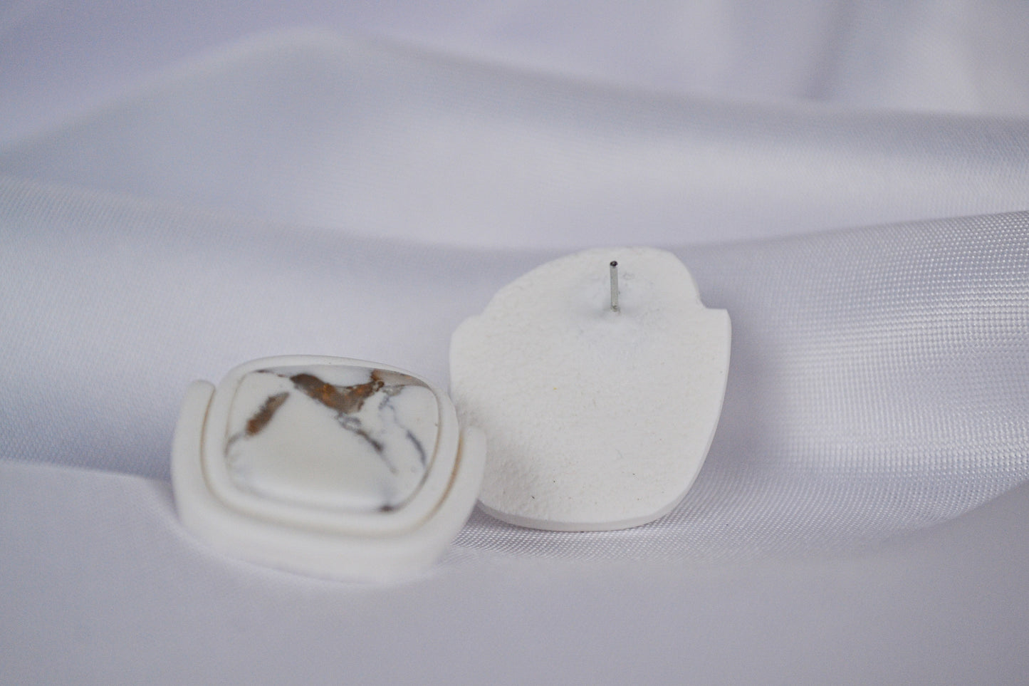 Asta stud earrings in white & metallic