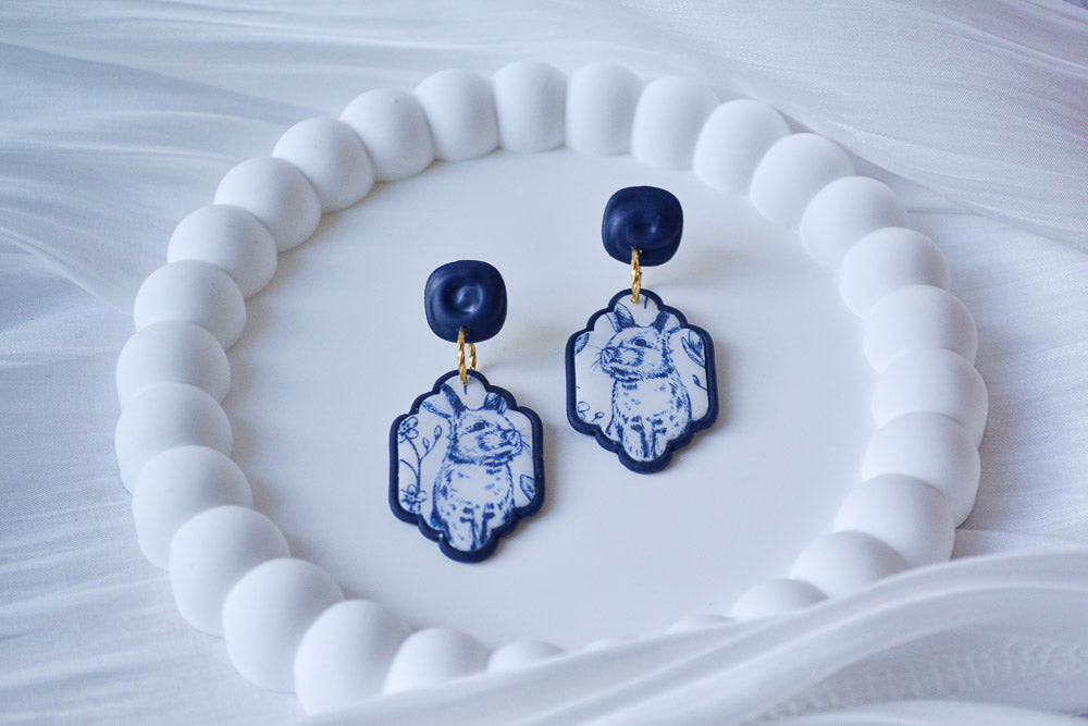 Blau goldene Ohrringe mit Osterhase