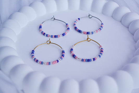 Creolen mit Glasperlen in Blau und Rosa