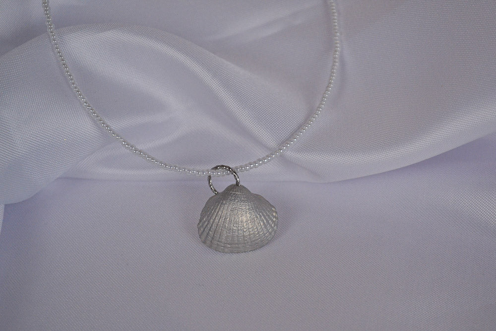 Glasperlenkette mit silber Herzmuschel im Detail