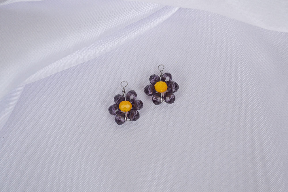 Violette Blumen Anhänger aus Glasperlen