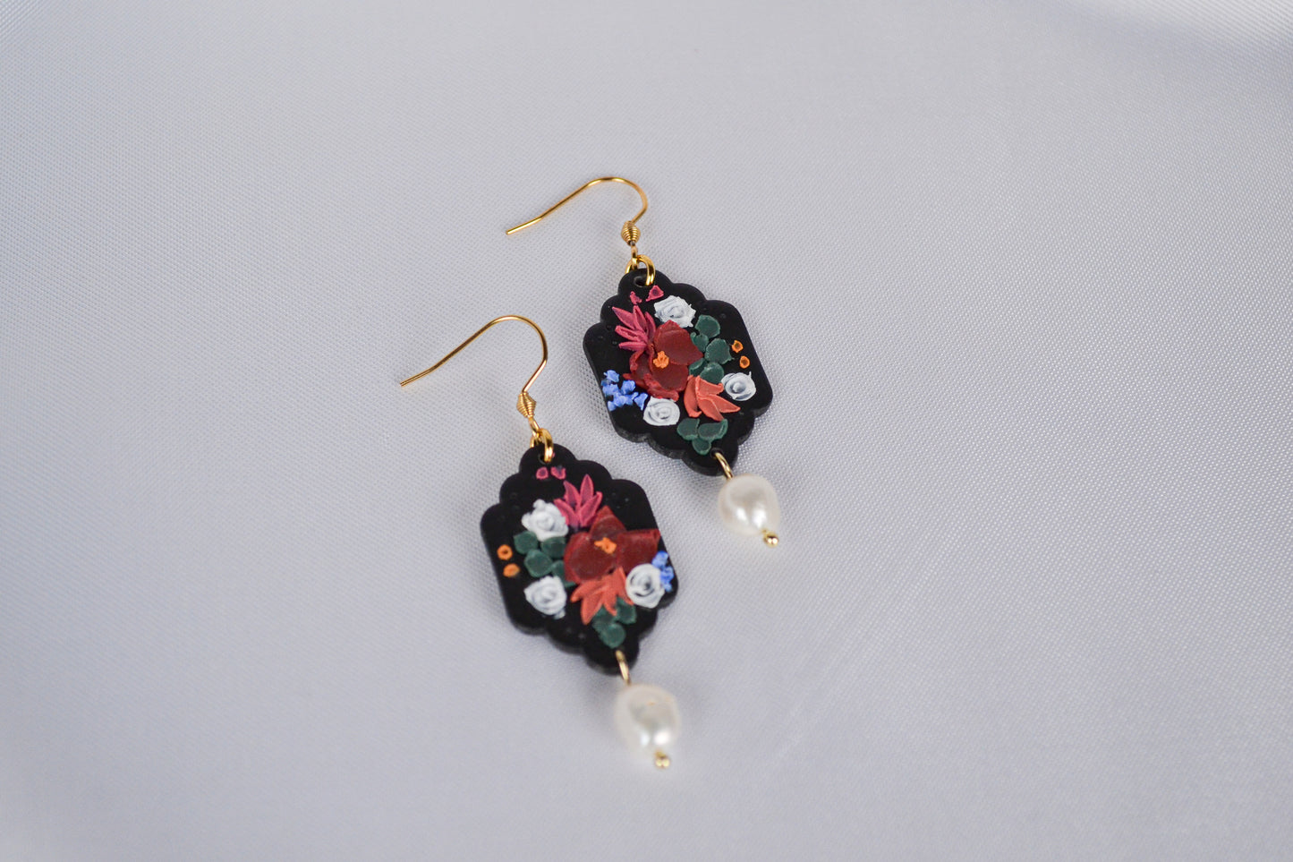 Belle earrings in black with autumn flowers