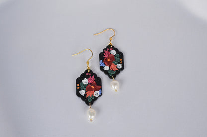 Belle earrings in black with autumn flowers