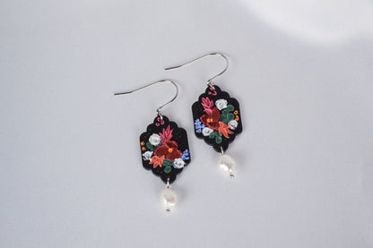 Belle earrings in black with autumn flowers