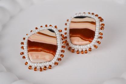 Polymer Ton Ohrringe inspiriert von Edelsteinen mit gewebtem Perlen-Rand