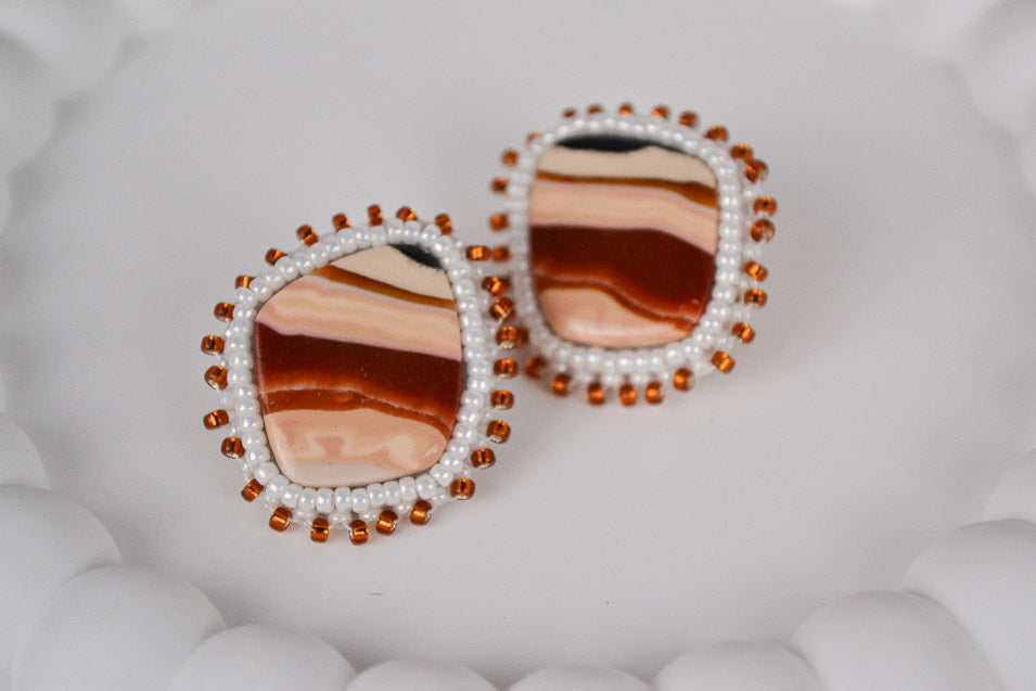 Polymer Ton Ohrringe inspiriert von Edelsteinen mit gewebtem Perlen-Rand