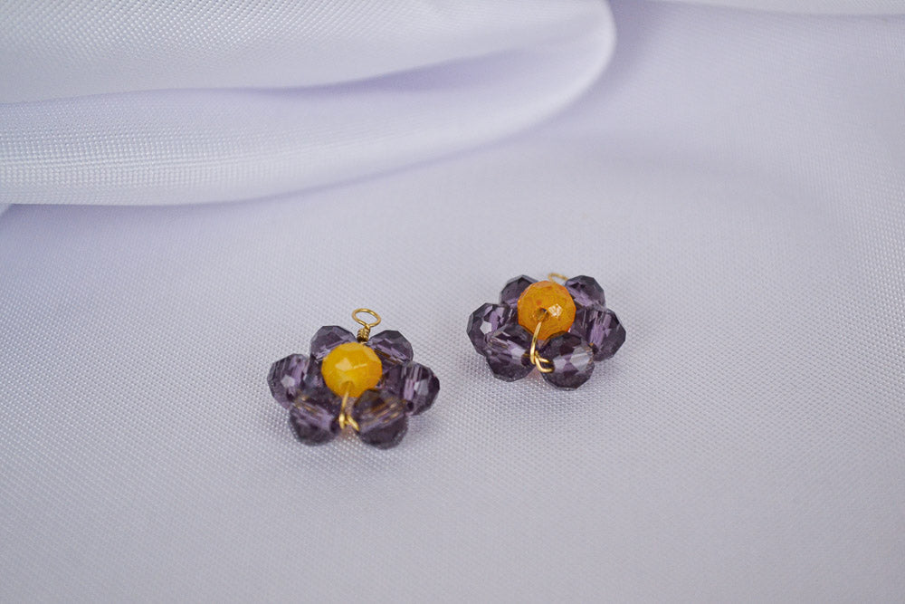 Violette Blumen Anhänger aus Glasperlen